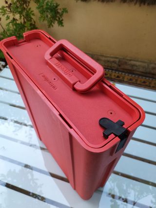 Máquina de escribir Olivetti Valentina Roja