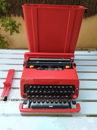 Máquina de escribir Olivetti Valentina Roja