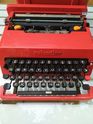 Máquina de escribir Olivetti Valentina Roja