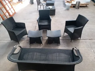 Conjunto Ratán: Sofá, 3 Sillas y 2 Reposapiés