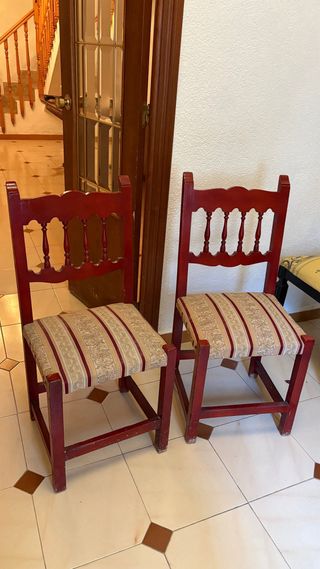 Conjunto de 2 sillas de madera rojas