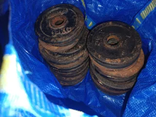 Pesas y barras de gimnasio