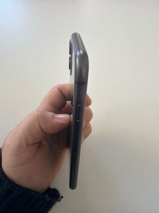 iPhone 11 128GB Negro IMPOLUTO