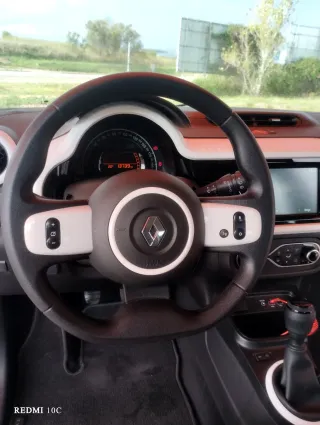 Twingo 2022 en perfecto estado