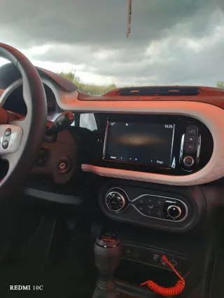 Twingo 2022 en perfecto estado