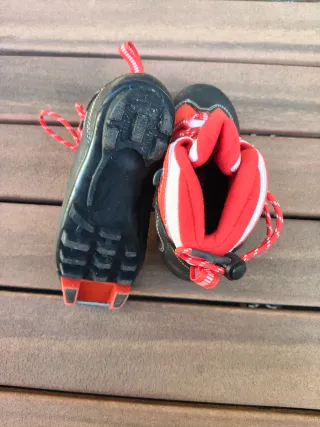 Esquís Salomon 131cm, Botas N31, Bastones 100cm