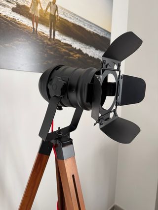 Lámpara Industrial Trípode Madera y Metal