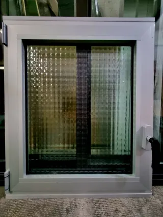 Ventana de aluminio con vidrio