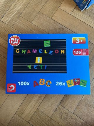 Juego de puzzles y letras