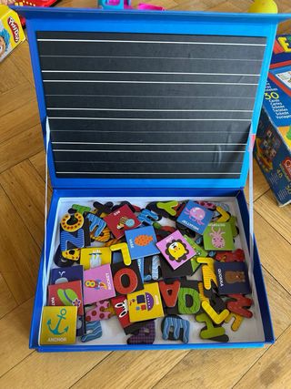 Juego de puzzles y letras