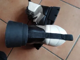 Scarpe sportive unisex beige e nere