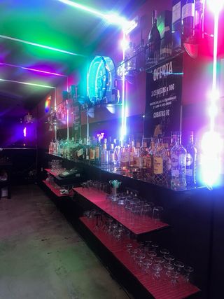 Se traspasa negocios con buena clientela.