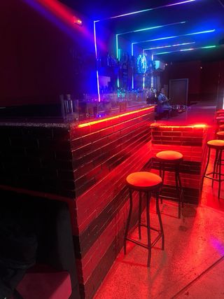 Se traspasa negocios con buena clientela.