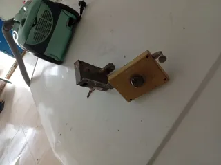 Cerradura antigua con llave