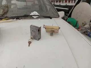 Cerradura antigua con llave