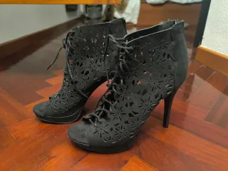Botines tacón alto negros