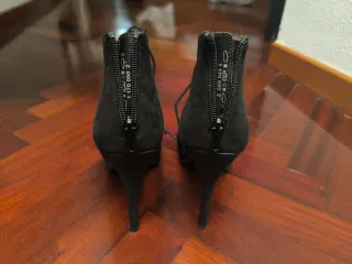 Botines tacón alto negros