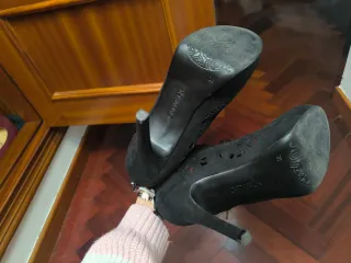 Botines tacón alto negros