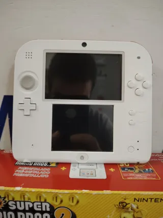 Nintendo 2DS Blanca Roja