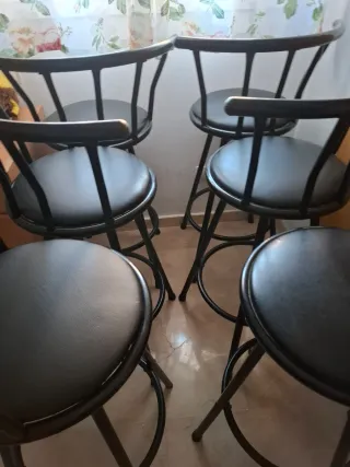 7 Taburetes Giratorios Negros