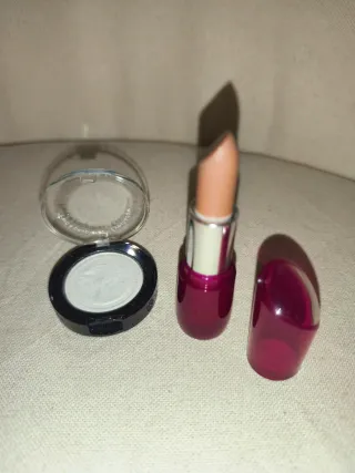 Set Maquillaje: brocha, Labial, Sombras