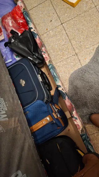 Sofá cama con amplio arcon