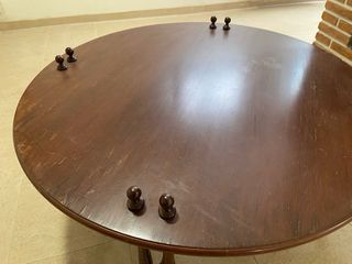 Mesa baja de madera redonda