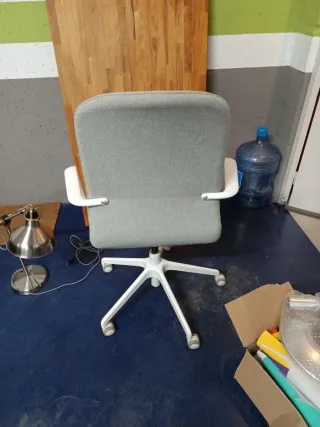 Silla de oficina Ikea LÅNGFJÄLL gris/blanco mancha