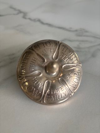 Plata de ley, peonza decorativa