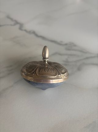 Plata de ley, peonza decorativa