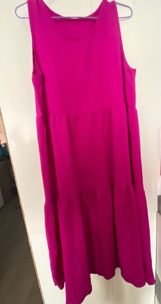 Vestido rosa largo con volantes