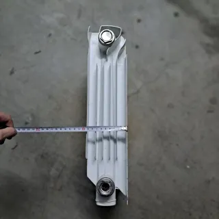 Radiador agua metal blanco pequeño