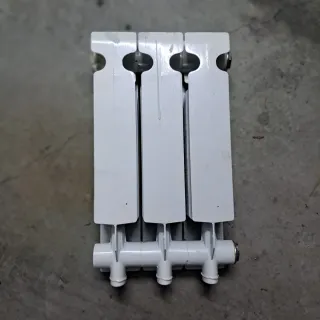 Radiador agua metal blanco pequeño