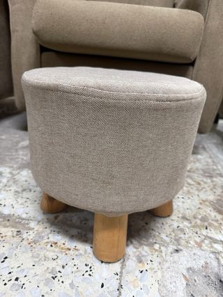 4 sofás individuales y cuatro taburetes