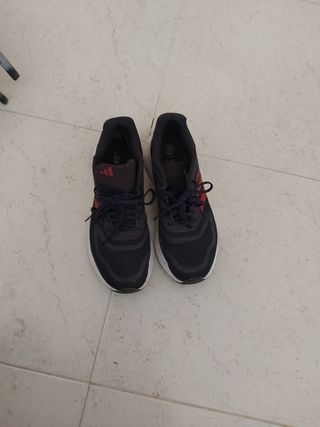 Zapatillas Adidas Talla 42 Negras y Rojas