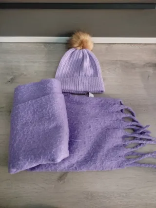 Conjunto foulard y gorro morado