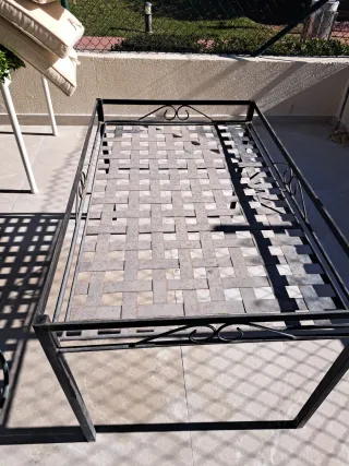 Mesa exterior, cristal y metal negra