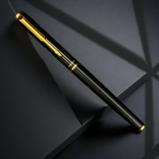 Bolígrafo Parker Negro y Dorado