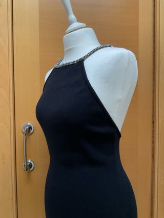 Vestido negro con pedrería plateada