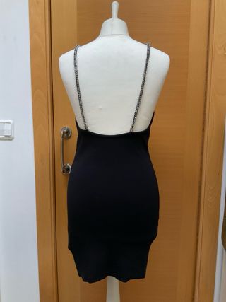 Vestido negro con pedrería plateada