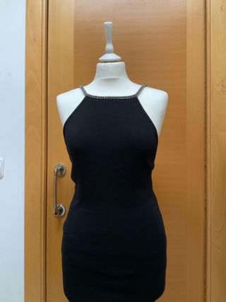 Vestido negro con pedrería plateada