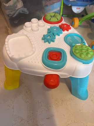 Mesa de actividades para bebé