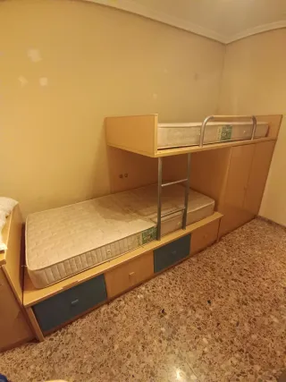 Litera con armario y cajoneras