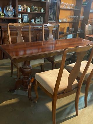 SEGUNDA MANO MESA DE COMERDOR CON 4 SILLAS MADERA