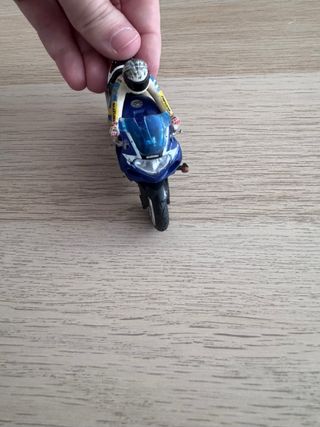 Suzuki GSX-R750 Modelo a Escala