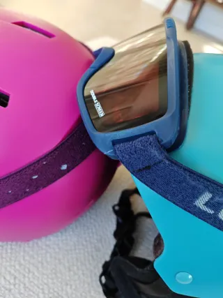 2 Cascos de esquí rosa y azul junior
