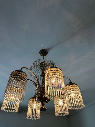 Lámpara de techo de cristal y metal dorado