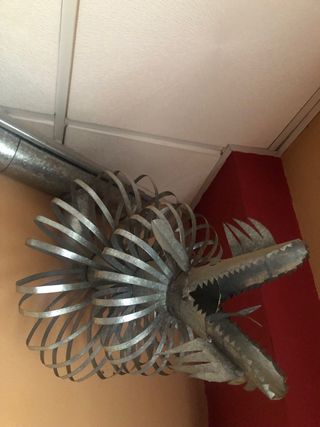 Gárgolas de chapa para canalón echas a mano.