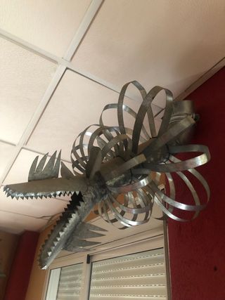 Gárgolas de chapa para canalón echas a mano.