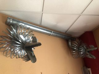 Gárgolas de chapa para canalón echas a mano.